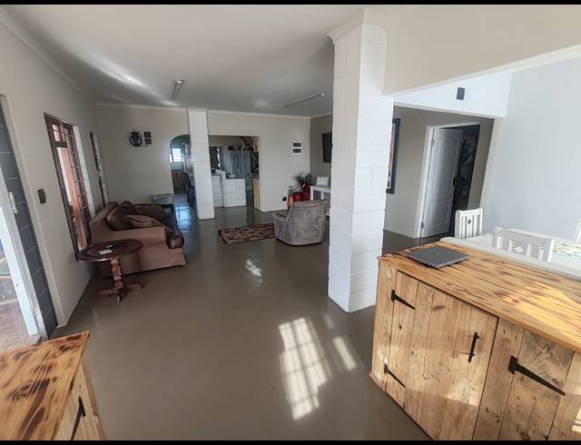 14 BEDROOM HOUSE FOR SALE IN LONG ACRES COUNTRY ESTATE